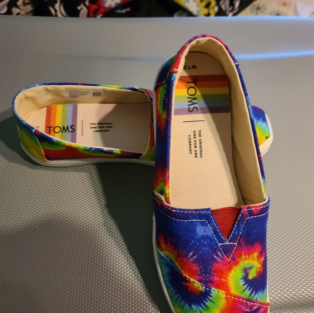 Tie dye Toms